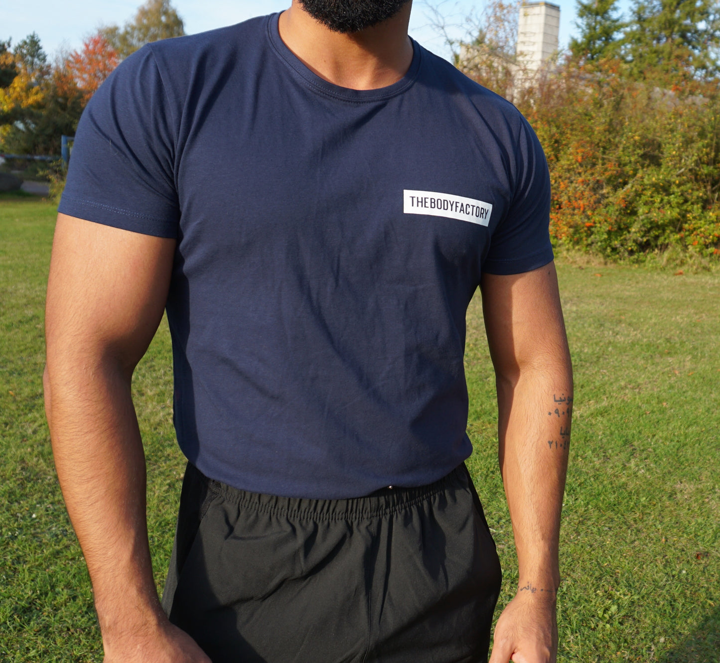 Script tee navy